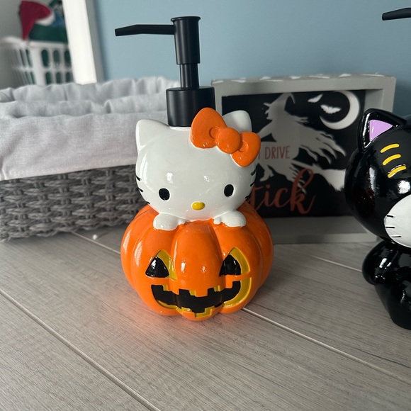 SOLD Hello Kitty  Halloween Soap Dispensers - Picture 3 of 4